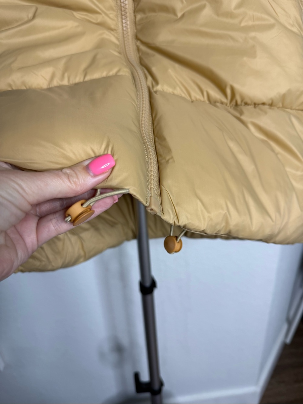 NWT Beige Oversized Puffer Vest High Neck Zip Up Quilted Sleeveless Jacket L - Picture 8 of 8